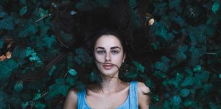 Jakie fryzury damskie są modne?