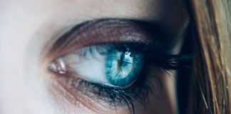 Jaki wybrać podkład do cery mieszanej?