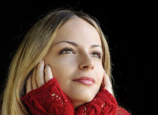 Biżuteria ręcznie robiona dodatkiem do stylizacji ze swetrem