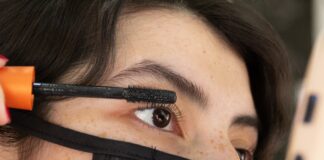 4. Jakie są zalety i wady stosowania rzęs w kępce w porównaniu do innych metod przedłużania rzęs?