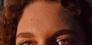 Czy rzęsy w kępce są trwałe i jak długo utrzymują się na powiece?