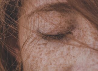 Jak długo utrzymują się rzęsy jedwabne i jak o nie dbać? 7. Jak długo utrzymują się rzęsy jedwabne i jak o nie dbać?