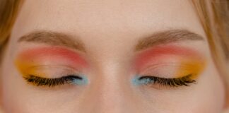 9. Jak oczyścić i usunąć sztuczne rzęsy w sposób bezpieczny dla oczu?