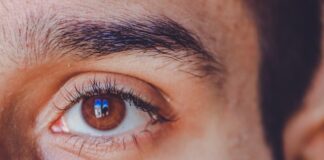 Jakie są najczęstsze błędy popełniane w czasie przedłużania rzęs jedwabnych?