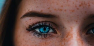 Jakie są zalety i wady rzęs jedwabnych?