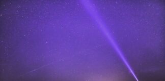 Jaka latarka 10000 lumenów?