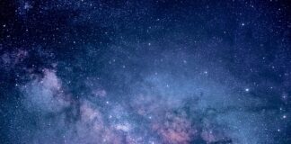 Co oznacza niebieska opaska na rękę?