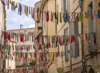 Jak wyglądają pierwsze rozstępy na brzuchu w ciąży? Jak wyglądają pierwsze rozstępy na brzuchu w ciąży?