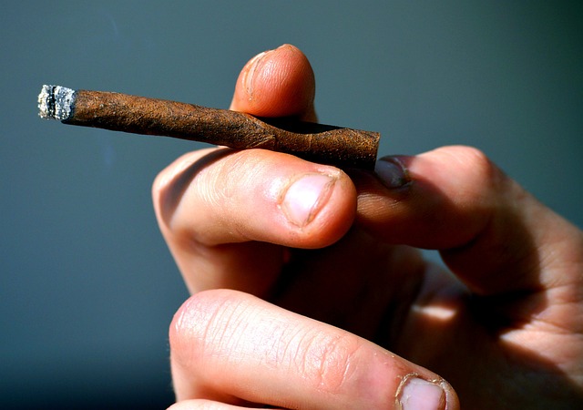 Komu pasuje cygaretki? Komu pasuje cygaretki?